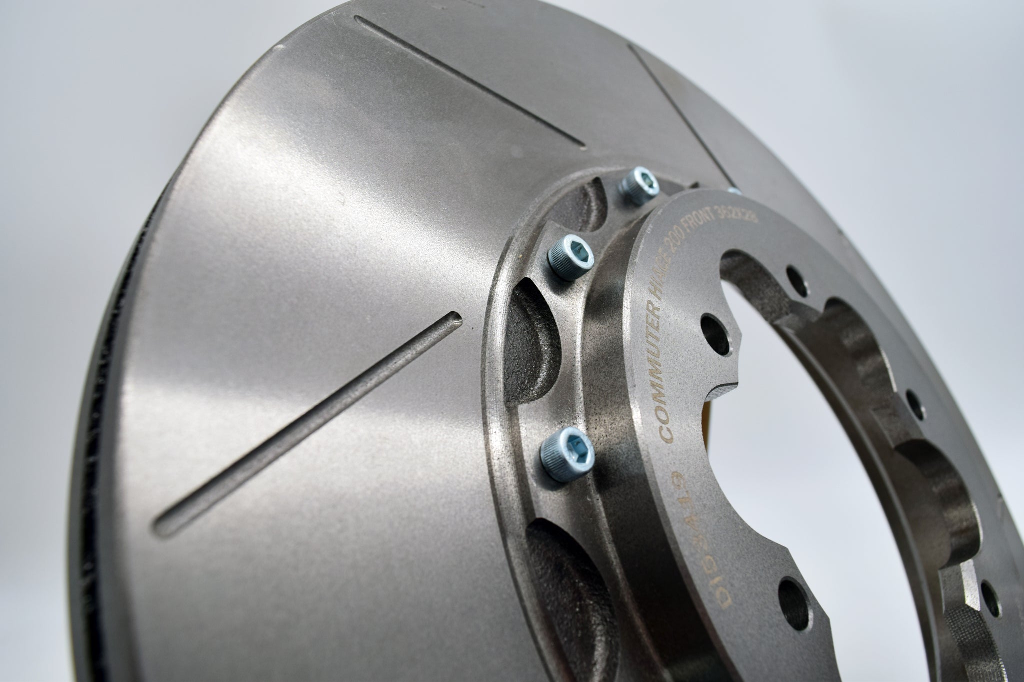 希少品ハイエース 200系 325mm ビッグローターキット ハイエースのカスタマイズなら、ワールドコーポレーションにお任せ